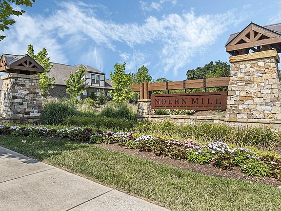 3rd image of 605 Weybridge Dr