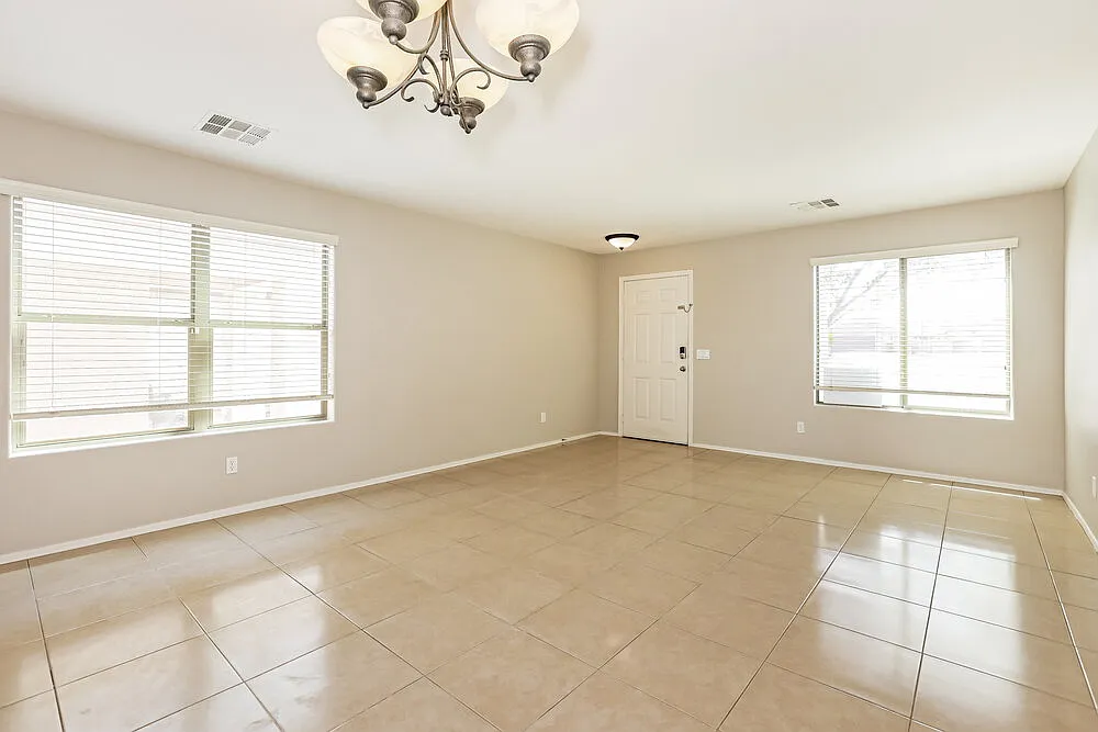 4 bed, 2.0 bath, 1930 sqft, $1,970 — Photo 4