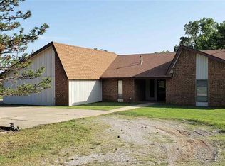 17 S Misty Isle Rd, Ponca City, OK 74604