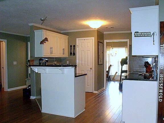 5th image of 326 Country Glen Ave