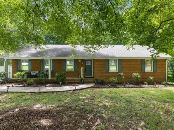 127 Shadow Brook Dr, Hillsborough, NC 27278