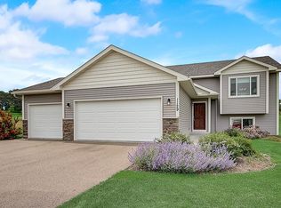 1129 Legacy Pkwy, New Richmond, WI 54017