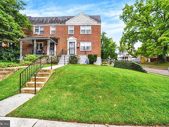 2nd image of 824 Wicklow Rd