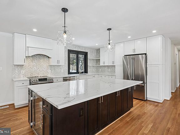 4th image of 513 Beaumont Rd