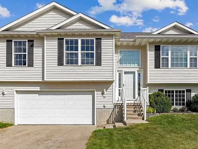 90 Colton Dr S — Photo 3