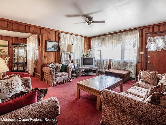 5th image of 570 Holly Village Ln