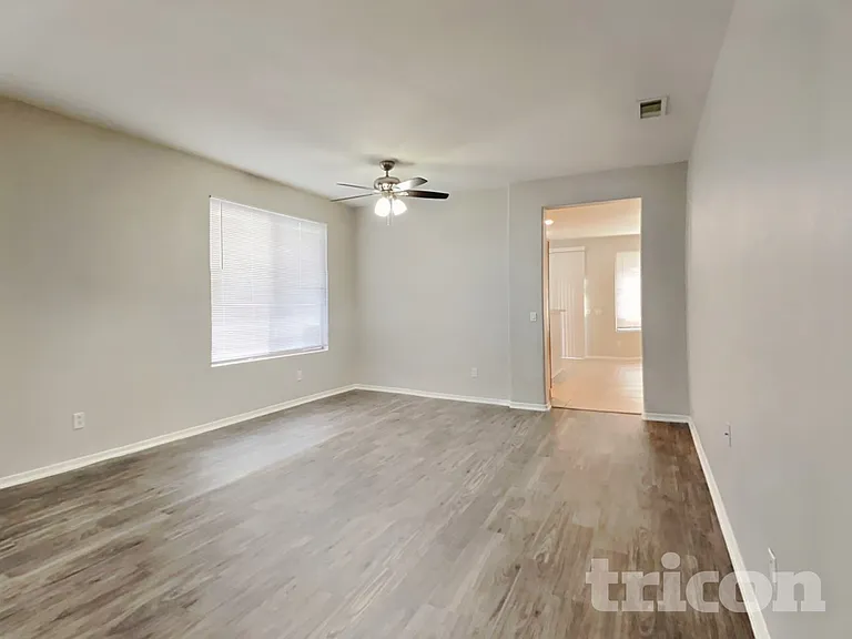 6619 W Golden Ln — Photo 2