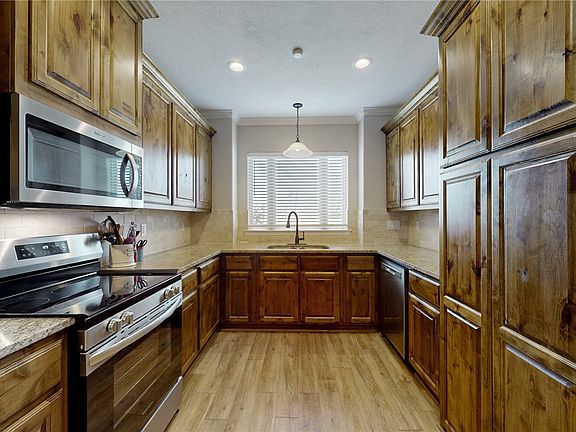 5th image of 511 Sunny St