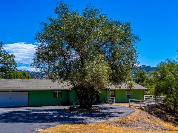 30535 Titan Dr, Coarsegold, CA 93614