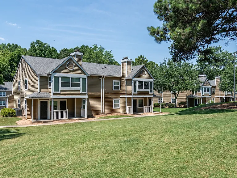 Grove at Stonebrook Apartments and Townhomes — Photo 18