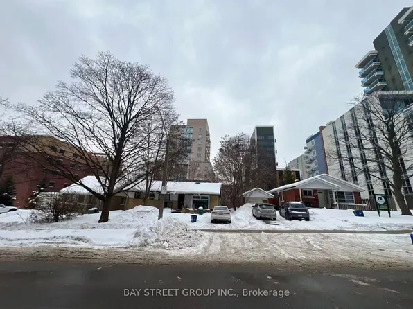 249 Sunview St, Waterloo, ON N2L 3V8