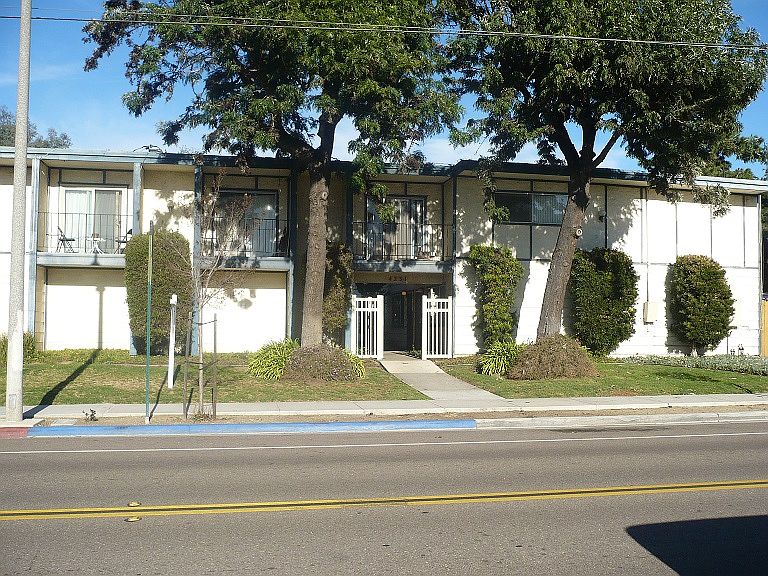 1st image of 4231 Lowell St Unit 13