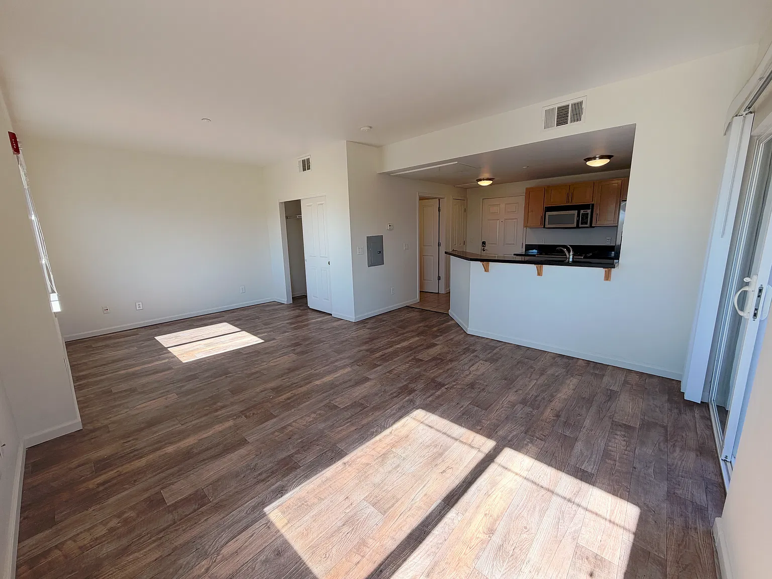 Studio, 550 sqft, $1,599 — Photo 3