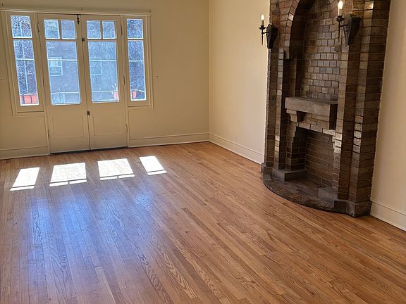 2nd image of 607 E 10th Ave #12