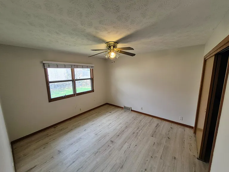 3910 Pace Blvd — Photo 8