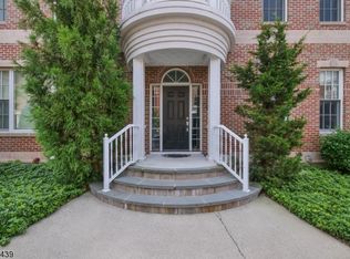 45 Carillon Cir, Livingston, NJ