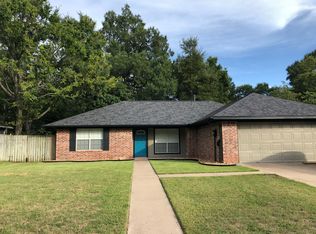 2209 Puma Dr, Bryan, TX 77807