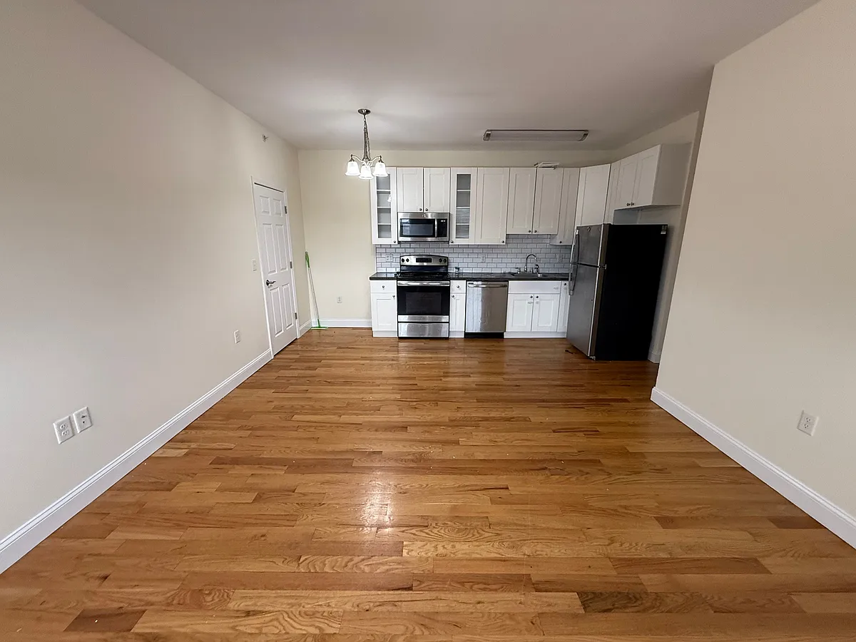 Building Photo - 100 Pershing Ave #3