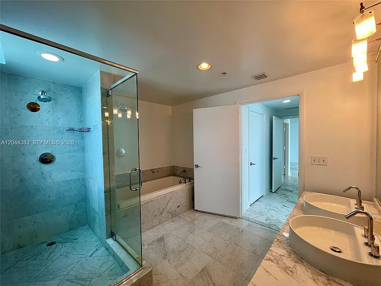 253 NE 2nd St #2409 — Photo 30