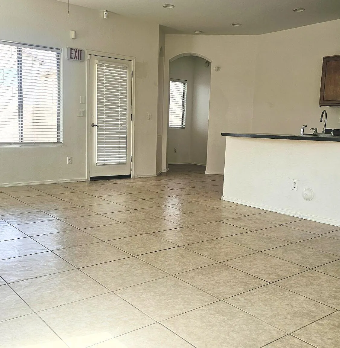 4 bed, 2.0 bath, 1809 sqft, $2,500 — Photo 4