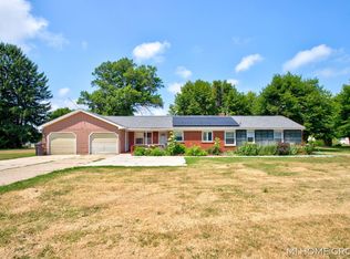 705 E Main St, Fennville, MI 49408