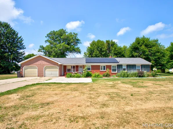 705 E Main St, Fennville, MI 49408