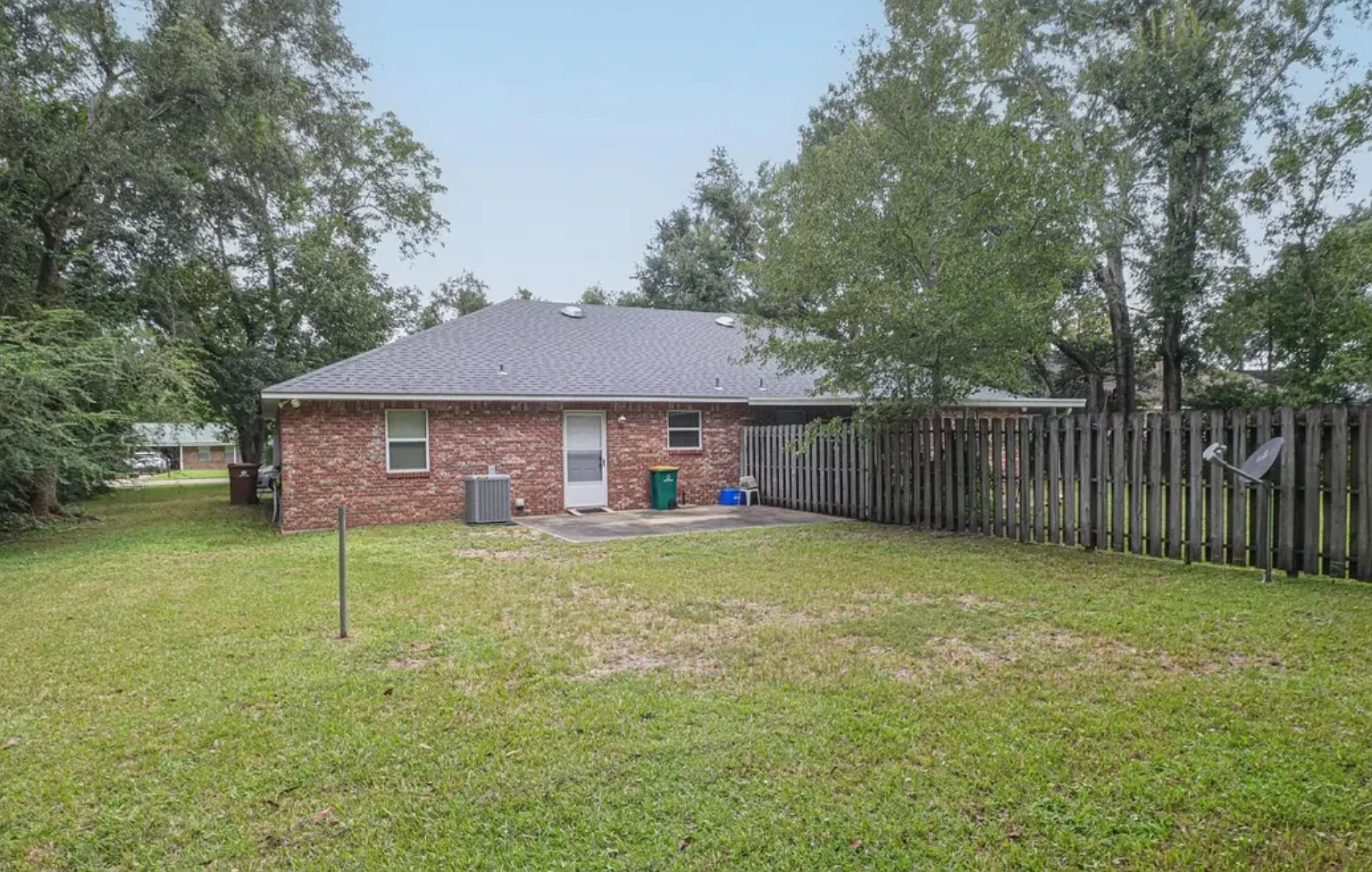 5594 Daugherty Road - B — Photo 2