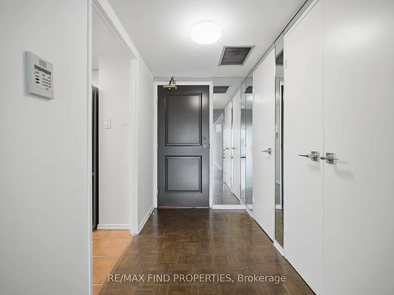 30 Wellington St E #901 — Photo 9