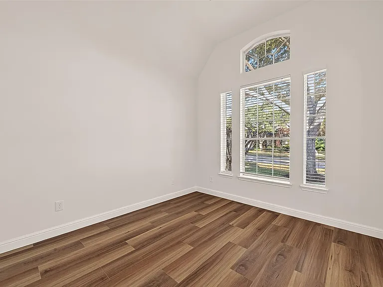 2834 Martina Dr — Photo 4