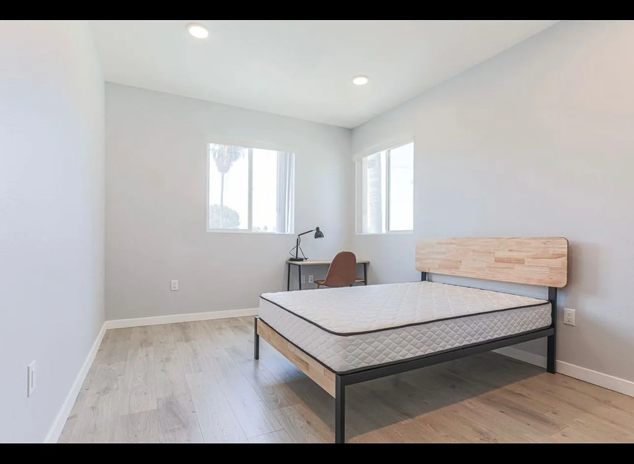 1231 USC Housing Units — Photo 3