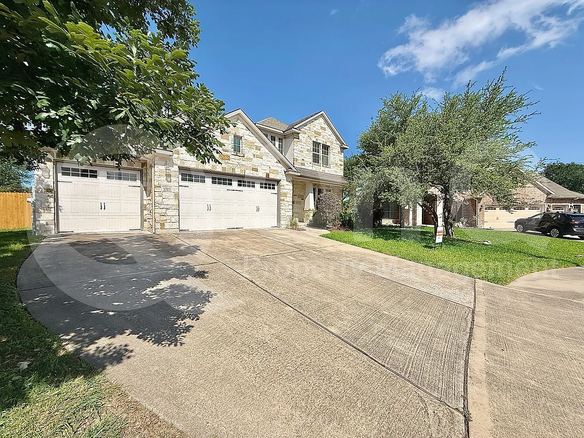 Building Photo - 1703 Elkins Ln