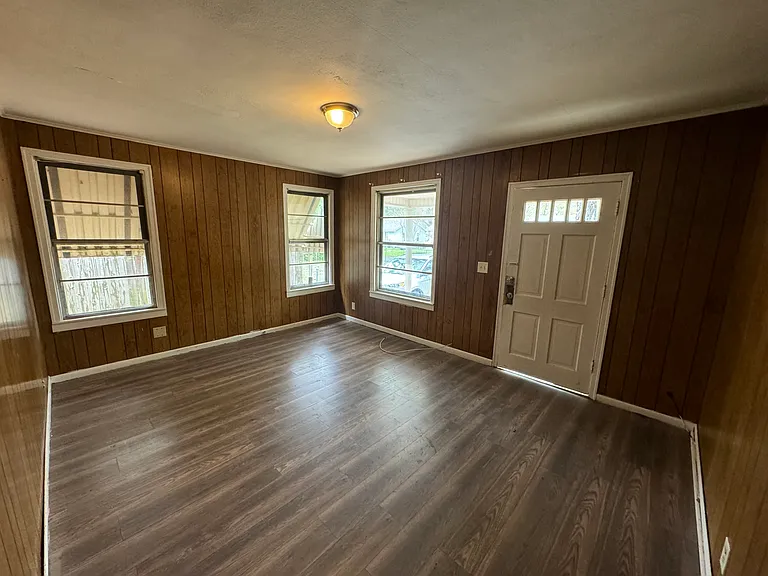 2531 Drexel St — Photo 2