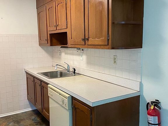 4th image of 217A Buckingham Court