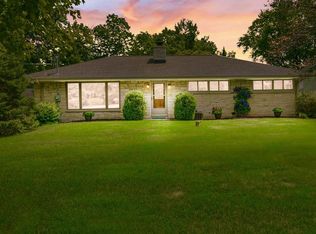 11540 N Buntrock Ave, Mequon, WI 53092