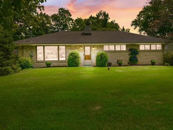 11540 North Buntrock AVENUE, Mequon, WI 53092