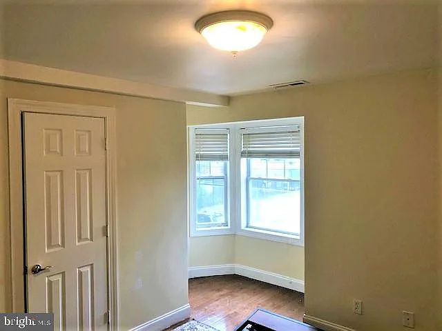 3 bed, 600 sqft, $2,300 — Photo 2