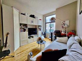 310 E 23rd St