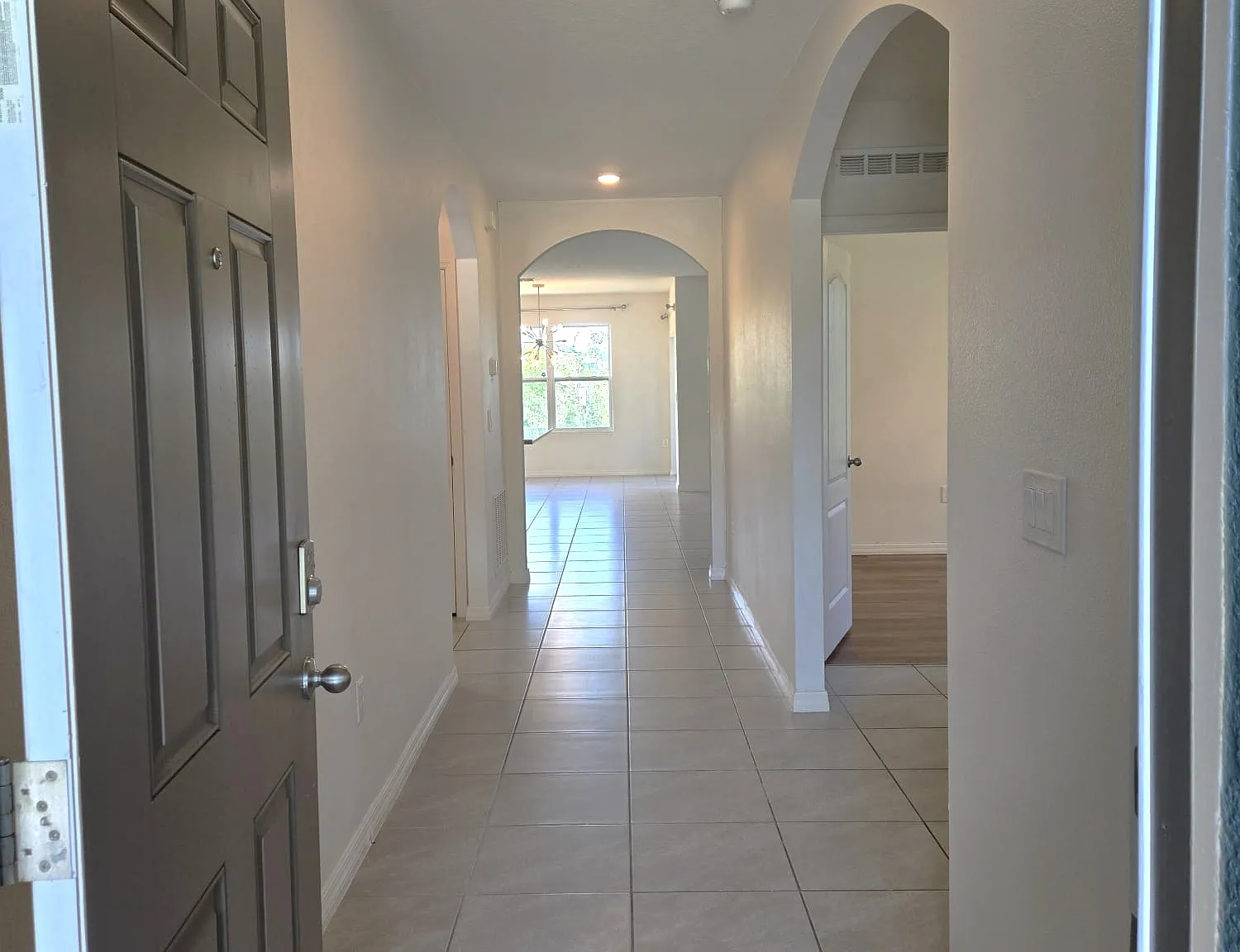 3 bed, 1672 sqft, $2,400 — Photo 3