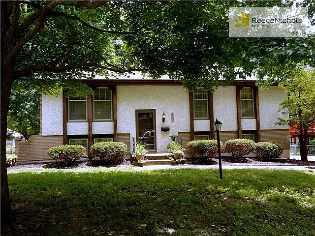 1st image of 313 NE Sharon Dr