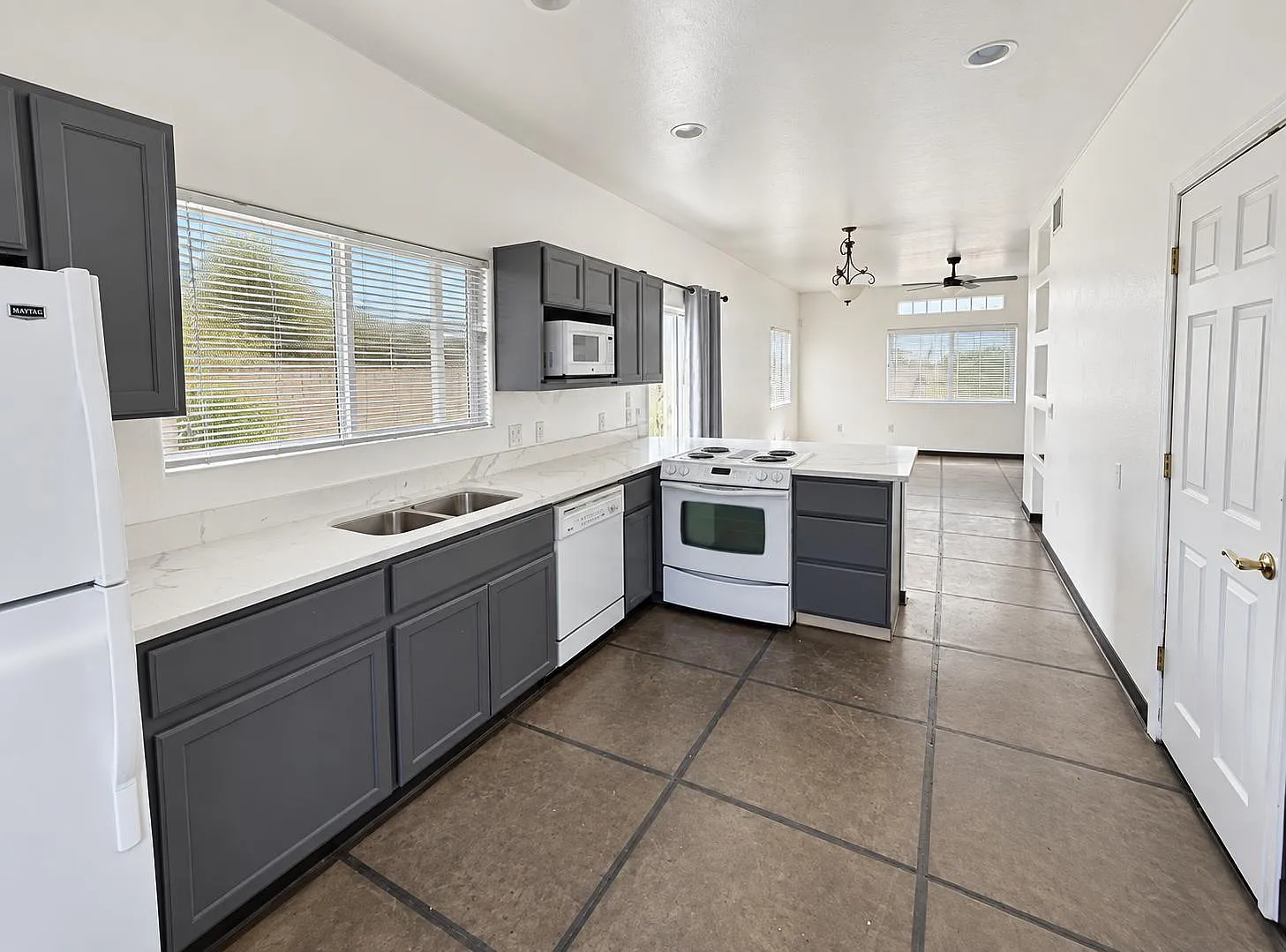 4 bed, 1700 sqft, $1,900 — Photo 3