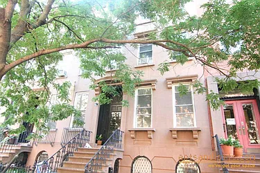 Rented by aptsandlofts.com