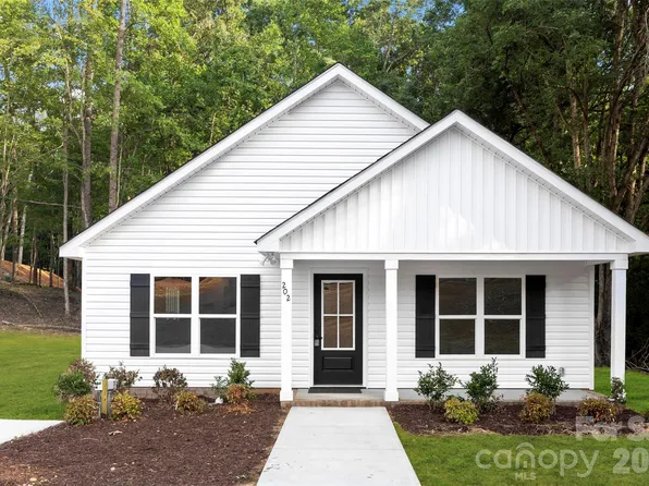 202 Knollwood Cir, Albemarle, NC 28001