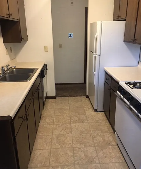 10890 S Shore Dr #9 — Photo 7
