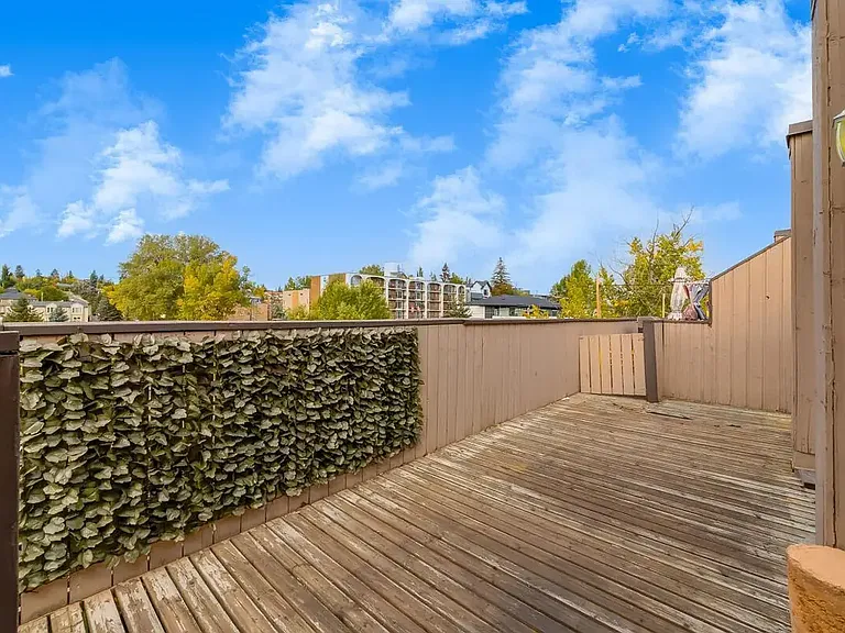 2404 16a St SW — Photo 54