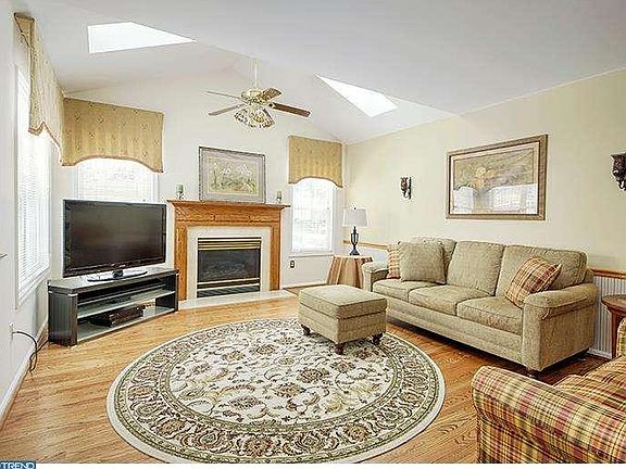 3rd image of 318 Nonantum Dr