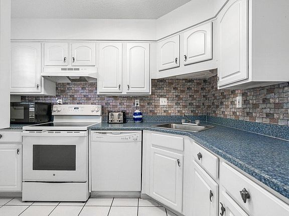 4th image of 1176 Bayshore Drive #102