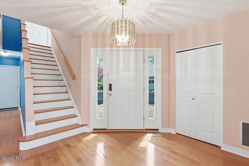 4th image of 214 Colonial Avenue