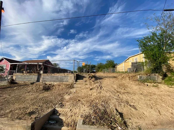 912 Okane St, Laredo, TX 78040