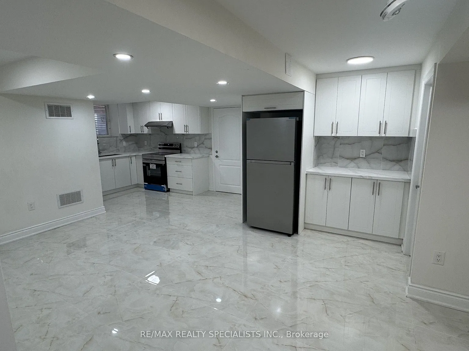 3 bed, $2,150 — Photo 1