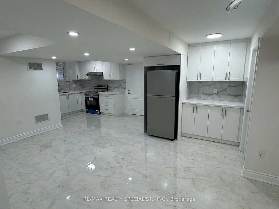 7 Buttonwood Rd